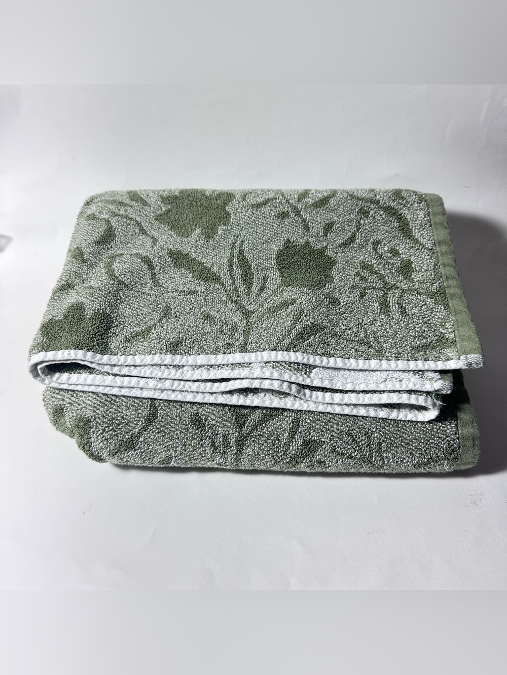 Threshold Bath Towel Floral Jacquard Light Green White 30” X 54” All Cotton 2023 - Picture 6 of 13
